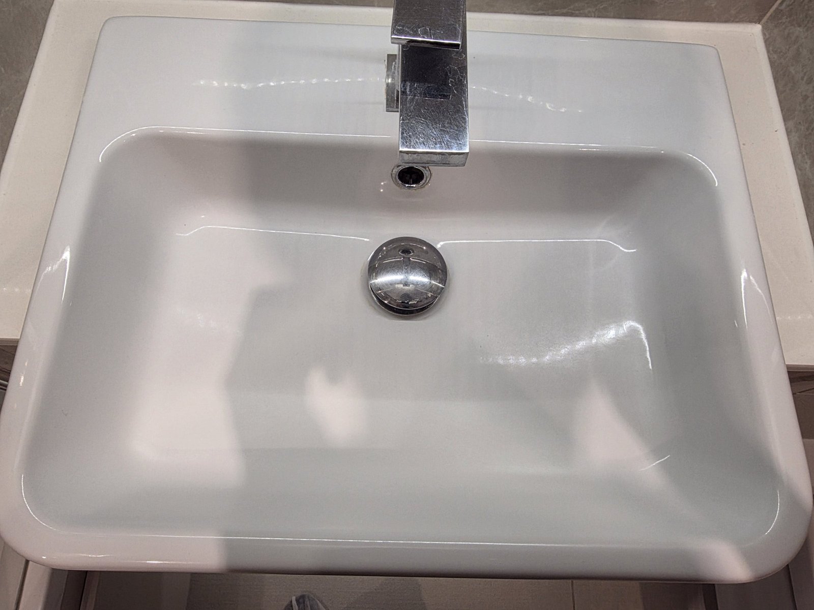White Ceramic Washbasin Crack Repair — after restoration
